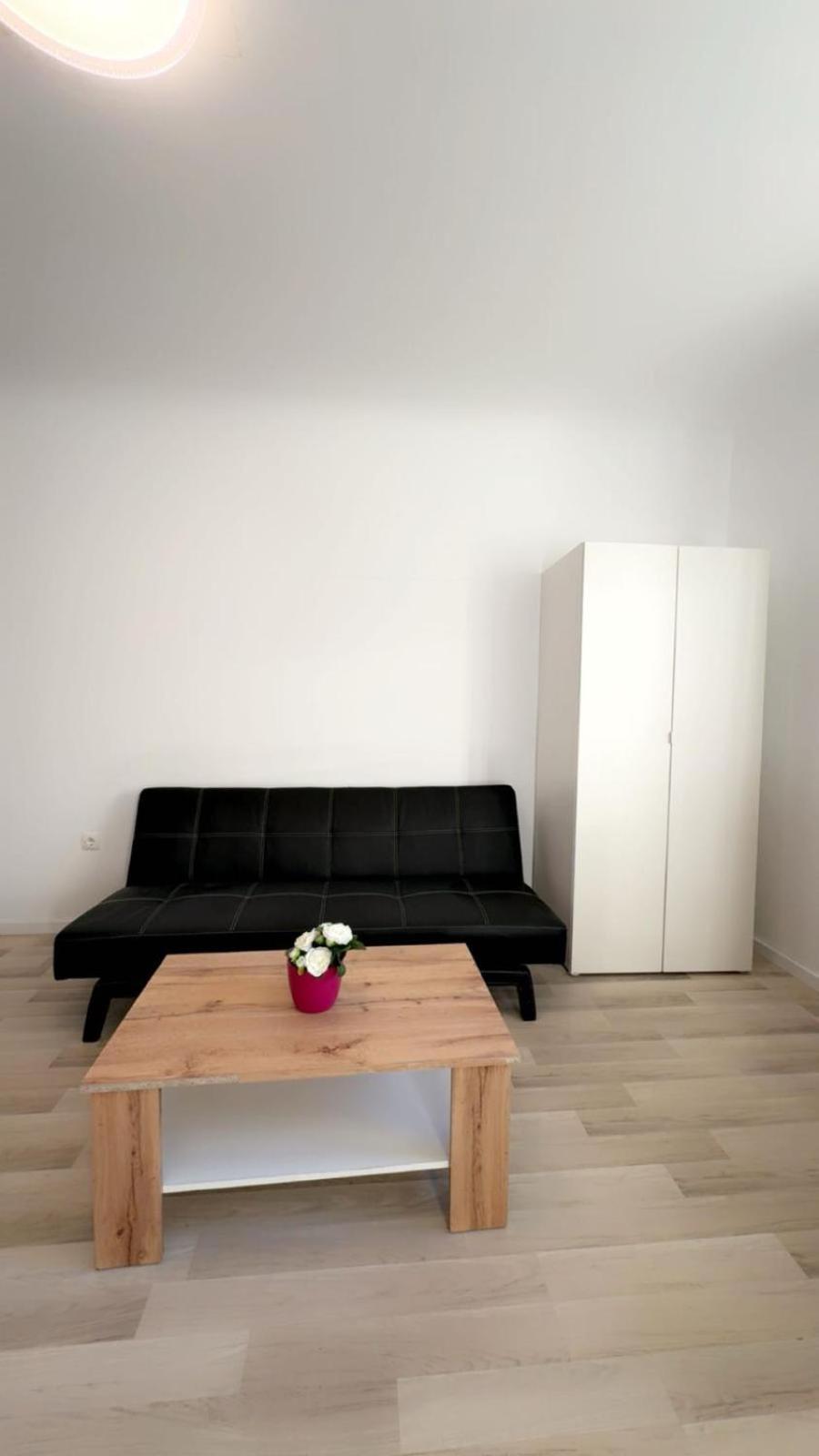 Spacious 6br Shared With Garden Near Danube For 16 Guests