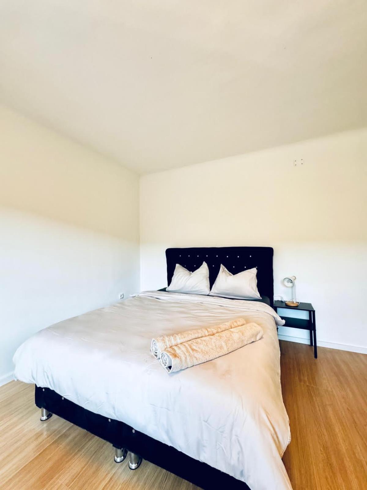 Spacious 6br Shared With Garden Near Danube For 16 Guests Apartment *