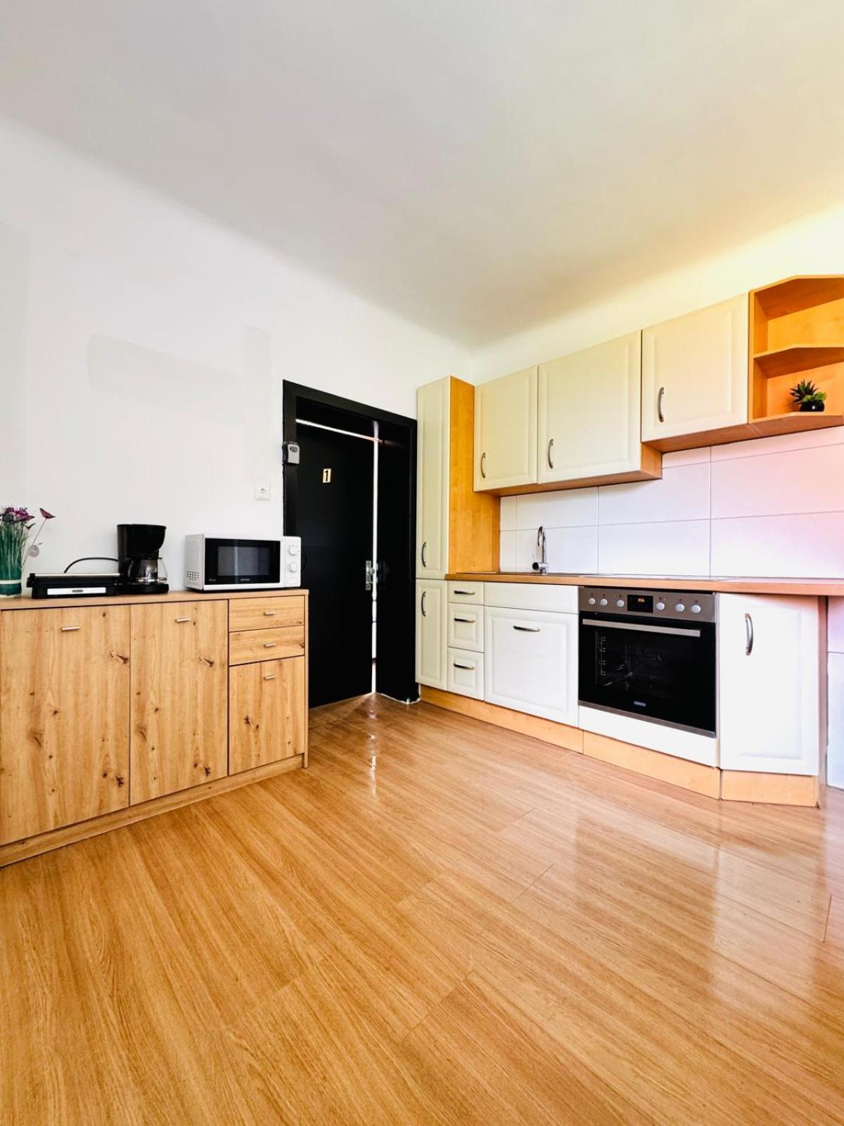 Spacious 6br Shared With Garden Near Danube For 16 Guests * Vienne